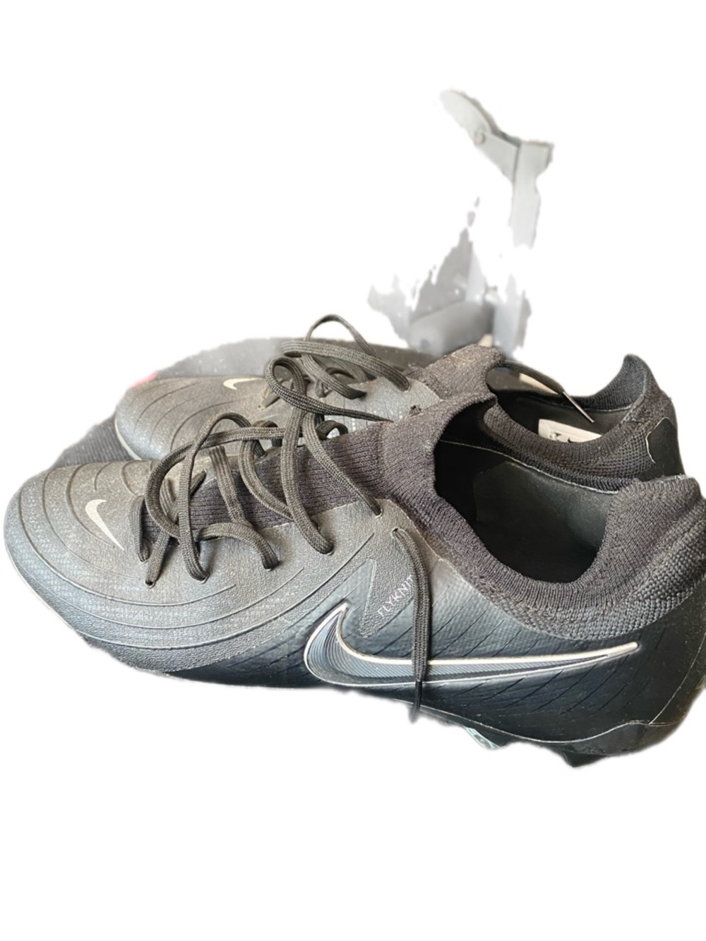 Nike Men’s Black and Silver Athletic Soccer Shoes